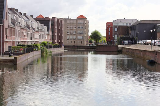 Middelharnis is a town in the western Netherlands, in the province of South Holland, on the island of Goeree-Overflakkee.Middelharnis ist eine Gemeinde in der niederländischen Provinz Südholland auf der Insel Goeree-Overflakkee.