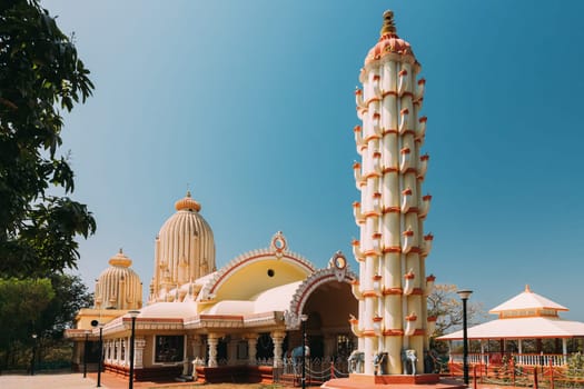 Mapusa, Goa, India. Lamp Tower And Temple Of The Shree Ganesh Mandir, Ganeshpuri. Famous Landmark And Popular Destination.