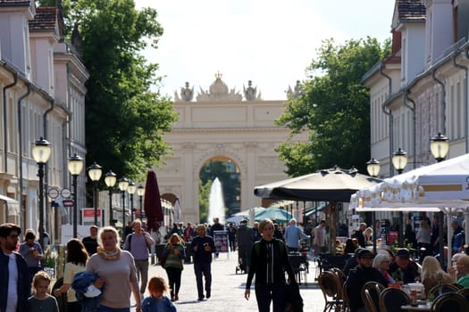 Brandenburger Strasse, im Hintergrund das Brandenburger Tor, Brandenburg, Deutschland, Potsdam