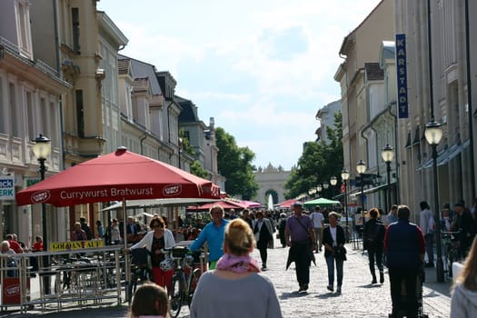 Brandenburger Strasse, im Hintergrund das Brandenburger Tor, Brandenburg, Deutschland, Potsdam