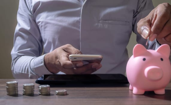 Online Banking And Internet Banking Savings Concept, Online Investment Savings, Online Stock Investors, Internet Financial Transactions, Save Monney for Investors Using Internet to Trade Stocks or Trade Fund