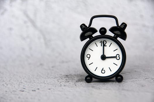 Alarm clock pointing at 3 o'clock with customizable space for ideas or text. Copy space and time concept