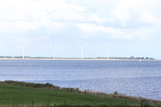 The North Sea in Herkingen, the Netherlands.Die Nordsee bei Herkingen, in den Niederlanden.