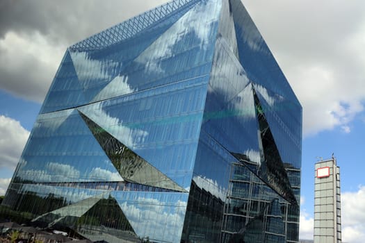 Cube Berlin, würfelförmiges Bürogebäude auf dem Washingtonplatz, direkt neben dem Hauptbahnhof, Deutschland, Berlin