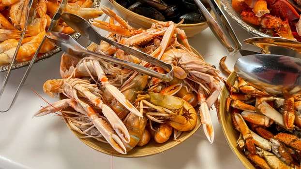 Cooked parts of crabs, shrimps and crabs on a buffet.