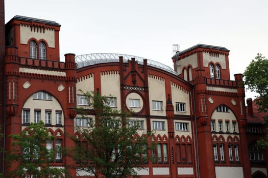 historische Schaufassade im Stil der märkischen Backsteingotik des mit Erdgas betriebenen Heizkraftwerks Charlottenburg, Deutschland, Berlin