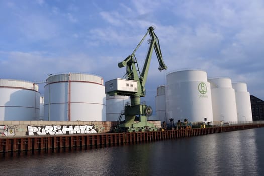 Unitank Heizöl-Tanklager im berliner Westhafen, Deutschland, Berlin