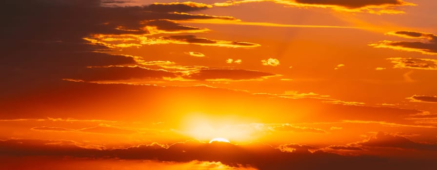 Sunshine In Sunrise Bright Dramatic Sky. Scenic Colorful Sky At Dawn. Sunset Sky Natural Abstract Background.