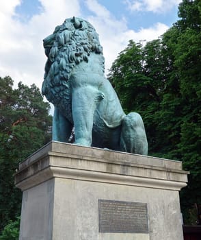 Flensburger Löwe, historisches Denkmal (Replik) des dänischen Bildhauers Herrman von Bissen am Wannsee, Deutschland, Berlin