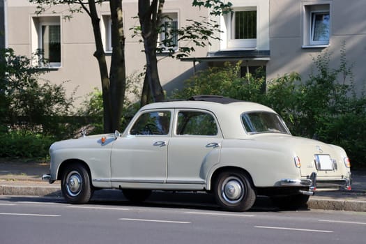 Oldtimer Mercedes-Benz W 120 Ponton, Brandenburg, Deutschland, Potsdam