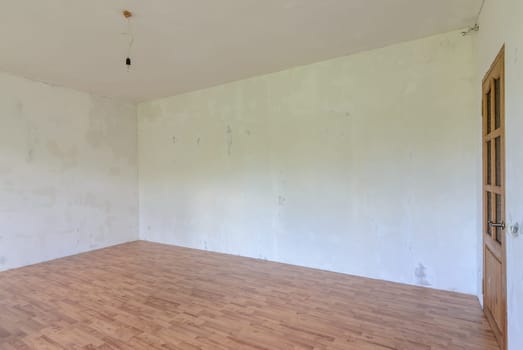 A fragment of the interior of a spacious room with a fine finish of the walls