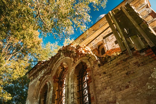 Martinovo, Beshenkovichsky District, Vitebsk Region, Belarus. Close Up Of Old Ruins Of Church Of The Intercession Of The Most Holy Theotokos. Ruins Of Old Cultural And Architectural Monument.
