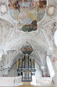 Barocke Pracht in der Pfarrkirche St. Virgil, Tirol, Oesterreich, Rattenberg