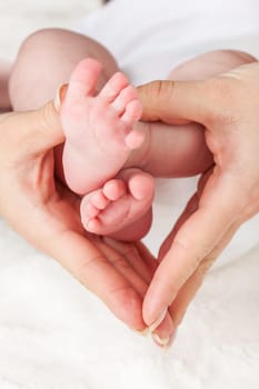 Mother holding newborns feet - shallow DOF