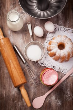 Baking utensils with marble cake