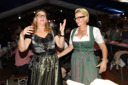 Claudia Schulz Pr and Stefanie Salzinger, .Barrel tapping Wandsbek Oktoberfest Hamburg with VIP Guest  ,16.09.2022