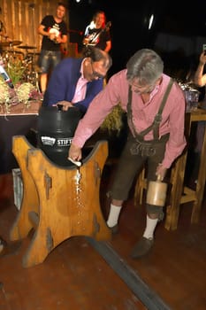 Barrel Tapping,.Barrel tapping Wandsbek Oktoberfest Hamburg with VIP Guest  ,16.09.2022