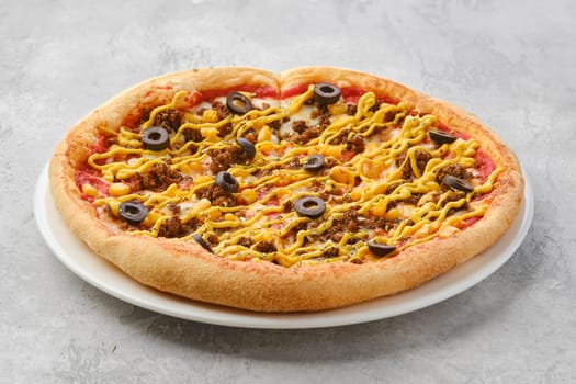 Small size pizza with minced beef meat, sweet corn and mustard sauce
