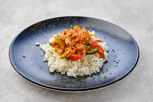 Pulled beef with steamed bell pepper, zucchini and boiled rice