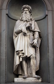 Leonardo da Vinci - Statue of the genius, located in front of Uffizi Gallery in Florence, Italy, public area