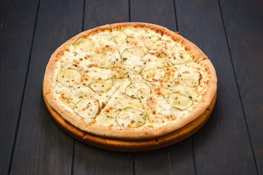 Classic pizza with dorblu cheese, pear and maple syrup