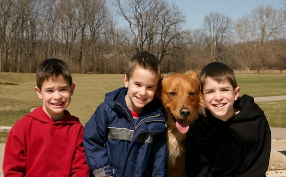 Golden Retriever insisting on being in the Picture