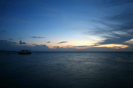 Sunrise on the Indian ocean - maldives