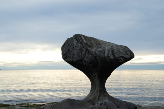 Thousands og tourists is visiting this rock every year