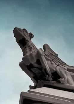 statue