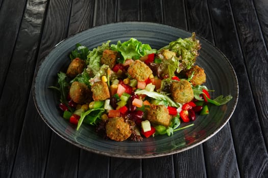 Salad with beans, falafel and vegetables