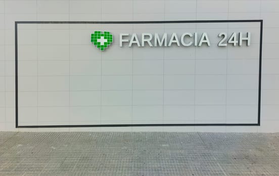 24-hour pharmacy wall. Spanish language lettering