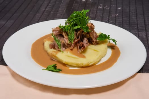 goulash with mashed potato