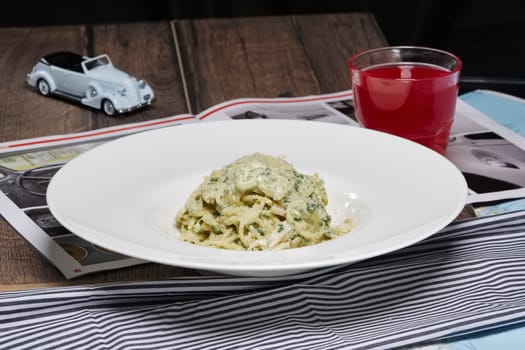 classic macaroni with cheese in driver's bar