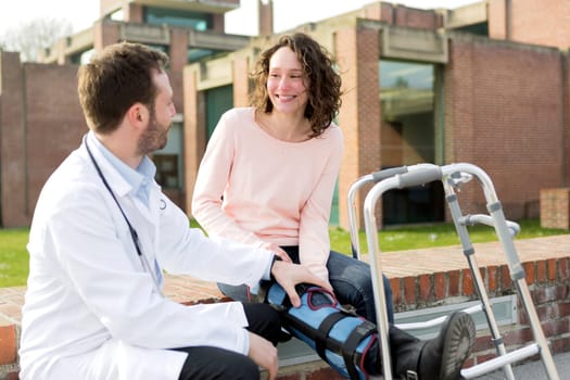 View of a Doctor showing reeducation's tips on tablet
