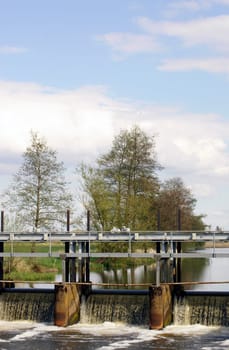 An open river lock with waterfall-like river transmission.