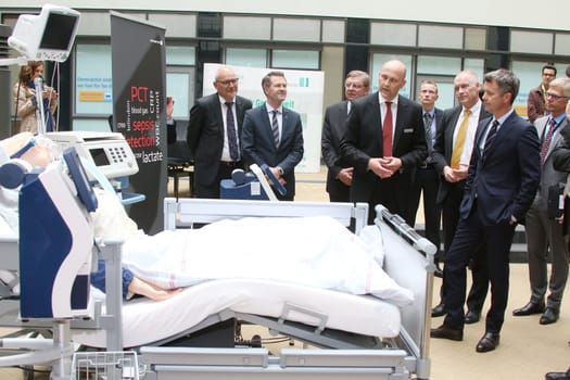 Crown Prince Frederik ,Dr. Nils Rohde,the Daenian Crown Prince Frederik visits the Asklepios Klinik Barmbek,Hamburg,19.05.2015
