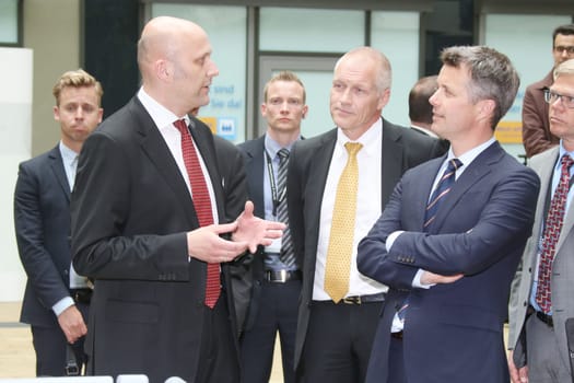 Crown Prince Frederik ,Dr. Nils Rohde,the Daenian Crown Prince Frederik visits the Asklepios Klinik Barmbek,Hamburg,19.05.2015