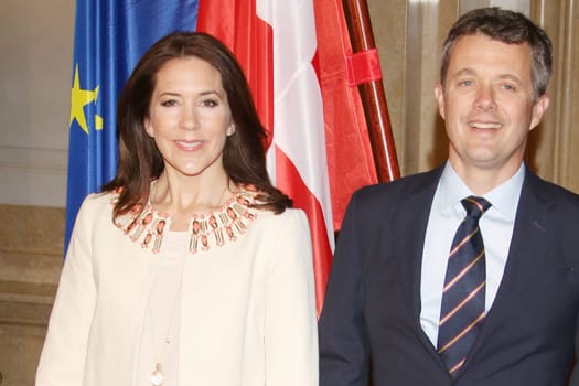 H.K.H. Kronprinz Frederik and I.K.H. Crown Princess Mary ,Buergermeister Scholz recommends the pair of crown princes in the town hall,Hamburg,19.05.2015..