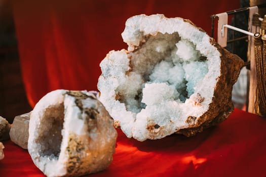 Goa, India. Indian Geodes Geode. Stones On Local Goa Market. Popular Souvenirs From India. Geological Secondary Formations Within Sedimentary And Volcanic Rocks.