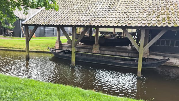 Tranquil view of the village of Giethoorn in the Netherlands, with beautiful country houses, water canals and colorful flowers