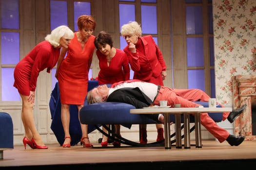 Christian Ruecker (Isabel),Jochen Busse (Ulrich),Ingrid Steeger (Edith),Christine Schild (Alice),Simone Rethel (Oda),photo rehearsal "Der Kuschattenmann"",Komoedie Winterhuder Faehrhaus Hamburg,20.05.2015,""Der Kurschattenmann"""