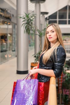 sale concept. beautiful young woman with a shopping bags in the mall
