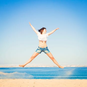 Beautiful young woman enjoying the beach