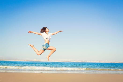 Beautiful young woman enjoying the beach