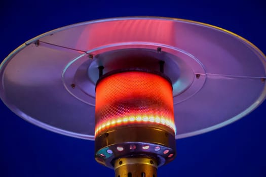 A mushroom heater operated with propane gas in operation.