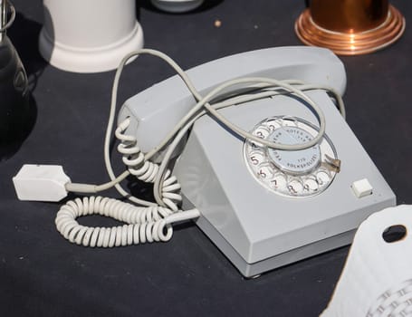 On a table is an old analog telephone from the GDR.