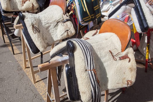 Rustic-style wool saddle. Saddlecraft items for sell