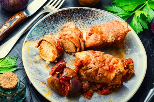 Fragrant meat baked with ripe figs. Autumn popular recipe