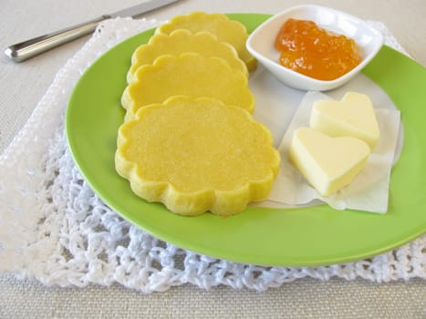 Oven-baked gluten-free corncake with butter and jam
