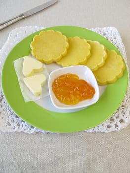 Oven-baked gluten-free corncake with butter and jam